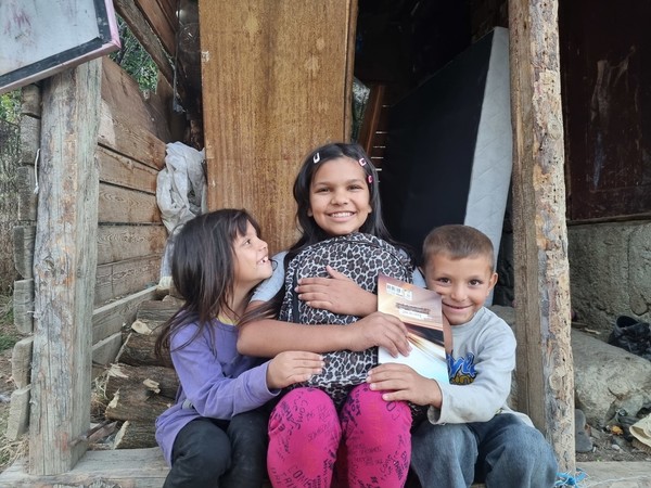 Yamur and her backpack with her brother and sister in Bulgaria