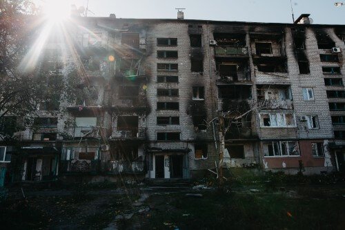 Families in Lyman, Ukraine are surviving without water, gas or electricity